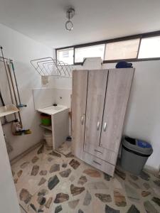 a bathroom with a sink and a toilet in a room at Apartamento cerca a la playa en el rodadero in La Tigrera