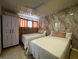 Ένα ή περισσότερα κρεβάτια σε δωμάτιο στο Dominico Colonial +14 φωτογραφίες