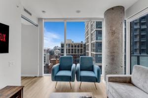 Χώρος καθιστικού στο Downtown Skyline Suites