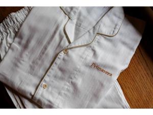 a white shirt with the word refridgerator on it at Auberge de Primavera - Vacation STAY 40819v in Shin-karuisawa