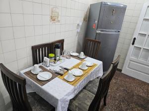 Η κουζίνα ή μικρή κουζίνα στο Ótima Suíte próximo a Praia dos Anjos