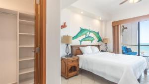 a bedroom with a bed and a window at Las Palomas 2 BR 2 BA Diamante 707 in Puerto Peñasco +18 photos