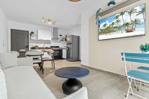 Kuchyň nebo kuchyňský kout v ubytování NOK Designer Loft in Punta Cana