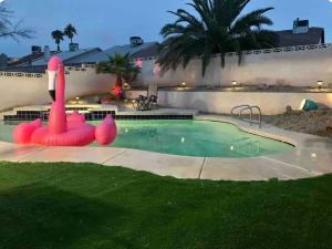 Πισίνα στο ή κοντά στο 2 story large house pool jacuzzi