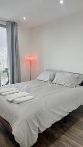 Ένα ή περισσότερα κρεβάτια σε δωμάτιο στο Stylish City AP - London Views