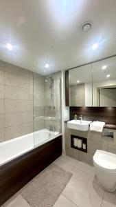 Ένα μπάνιο στο Stylish City AP - London Views