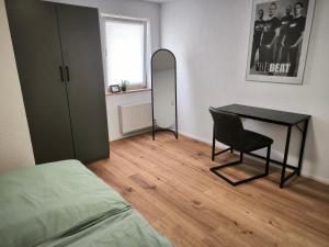 Ένα ή περισσότερα κρεβάτια σε δωμάτιο στο FeWo Katharina