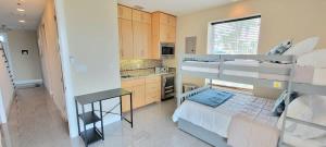 Köök või kööginurk majutusasutuses 3 level luxury Beachlike Pool Killer Sunsets +86 fotot