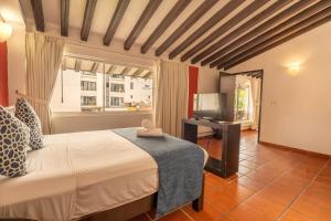 En eller flere senge i et værelse på La Iguana Vallarta LGBT ADULTS ONLY - Romantic Zone - Party Clubbing Street + 46 billeder