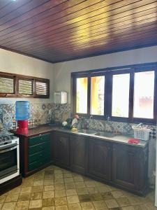 Kuchyň nebo kuchyňský kout v ubytování Pousada Villa do Sol Taiba