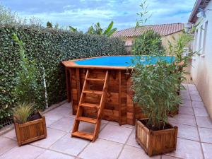 Bazén v ubytování Maison Avalone nebo v jeho okolí