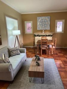 a living room with a couch and a table at Casona Quintamar 6 norte in Viña del Mar