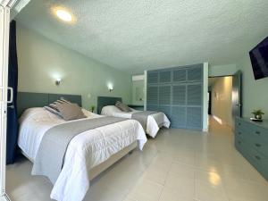 Postel nebo postele na pokoji v ubytování Gran Suite Cancun - Beach Condo