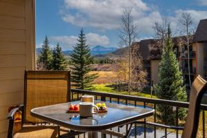 Nespecifikovaný výhled na hory nebo výhled na hory při pohledu z prázdninového domu