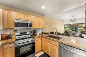 Kuchyň nebo kuchyňský kout v ubytování 2 Bedroom Hot Tub Fireplace Walk to Lake Dillon
