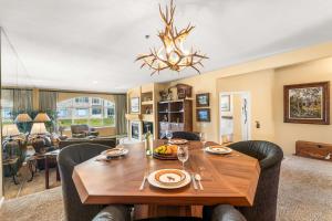 Posezení v ubytování 2 Bedroom Hot Tub Fireplace Walk to Lake Dillon