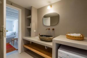 Koupelna v ubytování Traditional Mykonos Village House + 38 fotografií