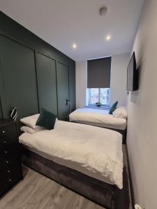 Postel nebo postele na pokoji v ubytování The Cotswold Escape 14 - City Centre