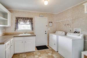 Φωτογραφία από το άλμπουμ του Quiet Family Home in Headland with Games and Yard σε Ντόθαν +19 φωτογραφίες