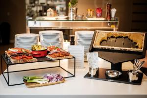 Đồ ăn tại/gần khách sạn +48 ảnh