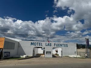 a building with a motel las futures sign on it at Las Fuentes Ferro in Yelateni