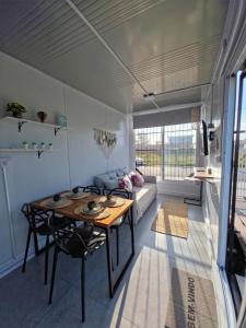 Μπαλκόνι ή βεράντα στο Casa Container à beira-mar! Térreo 1