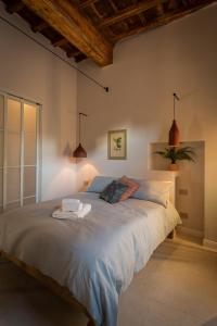 a bedroom with a large bed with two towels on it at Appartamento con terrazza La Voliera di Bacco in Frascati