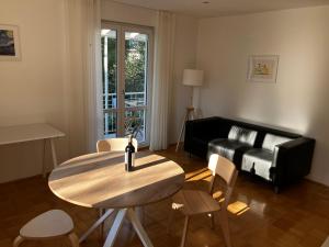 Posezení v ubytování Freundlich helle 3-Zimmer-Wohnung mit Süd- und Westbalkon - herrlicher Ausblick in die Berge