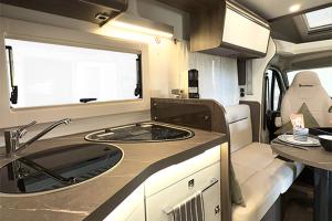 Kuchyň nebo kuchyňský kout v ubytování Lodge Camper im Nationalpark mit Aussicht & Geschichte