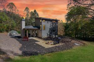 Zahrada ubytování Romantic Red Room - Adults Only Couples' Retreat