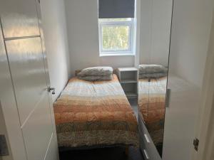 Gallery image of Luxurious Two Bedroom apartment with great access to London in Romford +2 photos