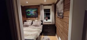 a small bedroom with a bed and a window at Malangen Lodge in Mestervik