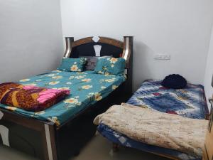 Ένα ή περισσότερα κρεβάτια σε δωμάτιο στο Jay Home stay