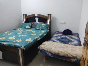 Ένα ή περισσότερα κρεβάτια σε δωμάτιο στο Jay Home stay