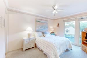 Un pat sau paturi într-o cameră la Sea Colony - 3505 Round Robin Way +39 fotografii