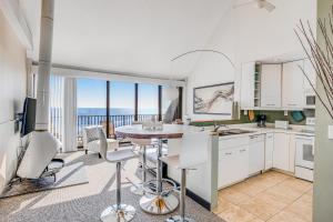 Kuchyň nebo kuchyňský kout v ubytování Sea Colony - 903 Brandywine House Rd