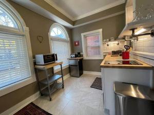 a kitchen with a sink and a microwave at THE STEVENS STUDIO - HISTORIC DOWNTOWN LANCASTER in Lancaster