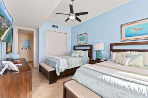 Кровать или кровати в номере Sapphire Beach - Breathtaking 26th Floor Views