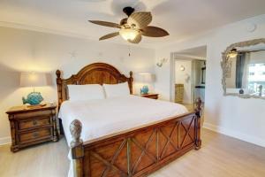 a bedroom with a bed and a ceiling fan at El Matador 420 - Beautiful views of the Gulf and pool in Fort Walton Beach +33 photos