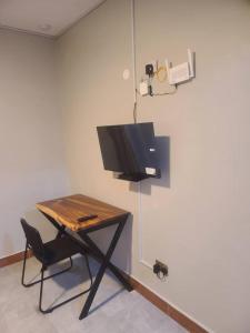 Μια τηλεόραση ή/και κέντρο ψυχαγωγίας στο Sqore Lounge