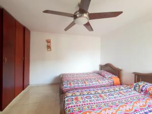 Postel nebo postele na pokoji v ubytování Colonial loft in Cartagena old town