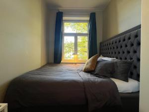 Postel nebo postele na pokoji v ubytování Cosy private room in a shared apartment