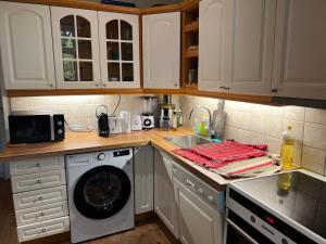 Kuchyň nebo kuchyňský kout v ubytování Cosy private room in a shared apartment