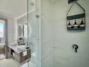 a bathroom with a shower and a toilet and a sink at Cosmopolitan TJ - Costco and San Ysidro Border USA in Tijuana +32 photos