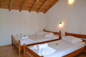 Postel nebo postele na pokoji v ubytování Aiolos House