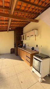 Kuchyň nebo kuchyňský kout v ubytování Sítio Timon-MA