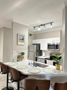 Köök või kööginurk majutusasutuses Comfortable 2BR Getaway Close to The Woodlands