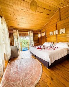 Postel nebo postele na pokoji v ubytování Hacienda Agua Bendita