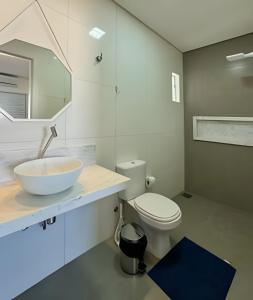 Ένα μπάνιο στο 3 quartos c/ área gourmet +32 φωτογραφίες