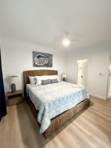 Ένα ή περισσότερα κρεβάτια σε δωμάτιο στο Townhouse Villa 6 The Village at Hoopers Bay +21 φωτογραφίες